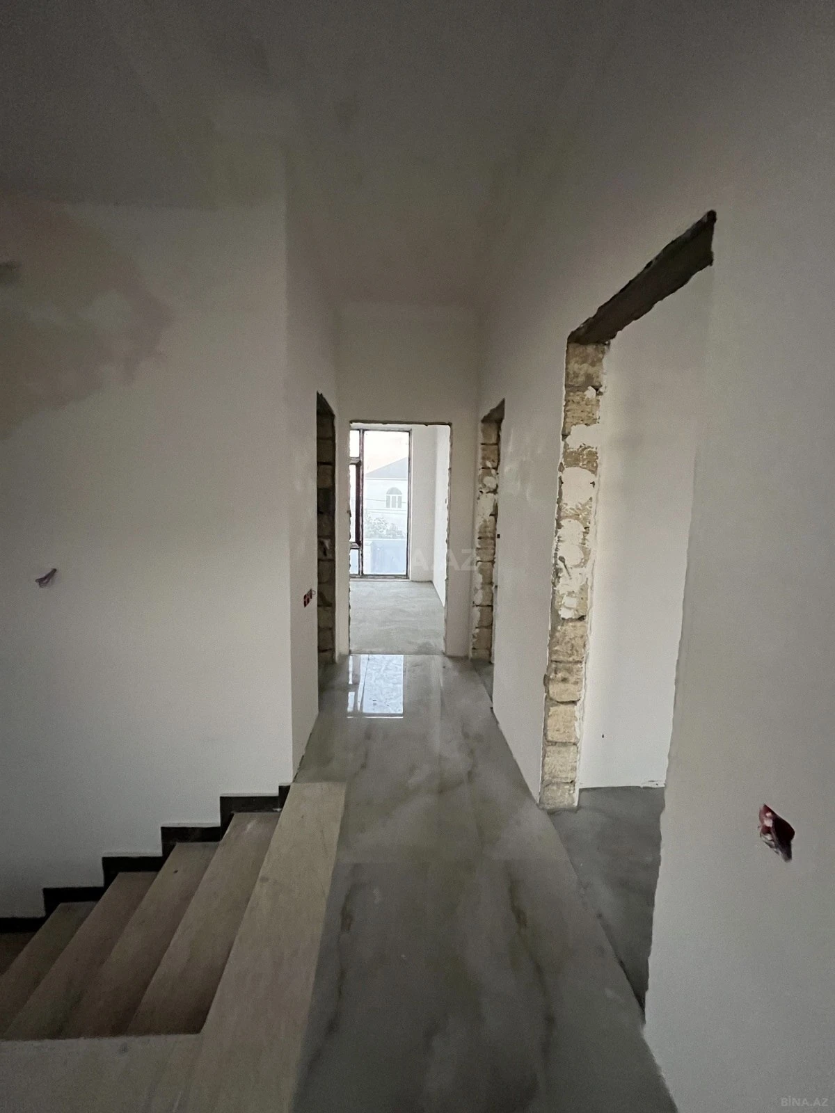 Satılır 5 otaqlı həyət evi 195 m²