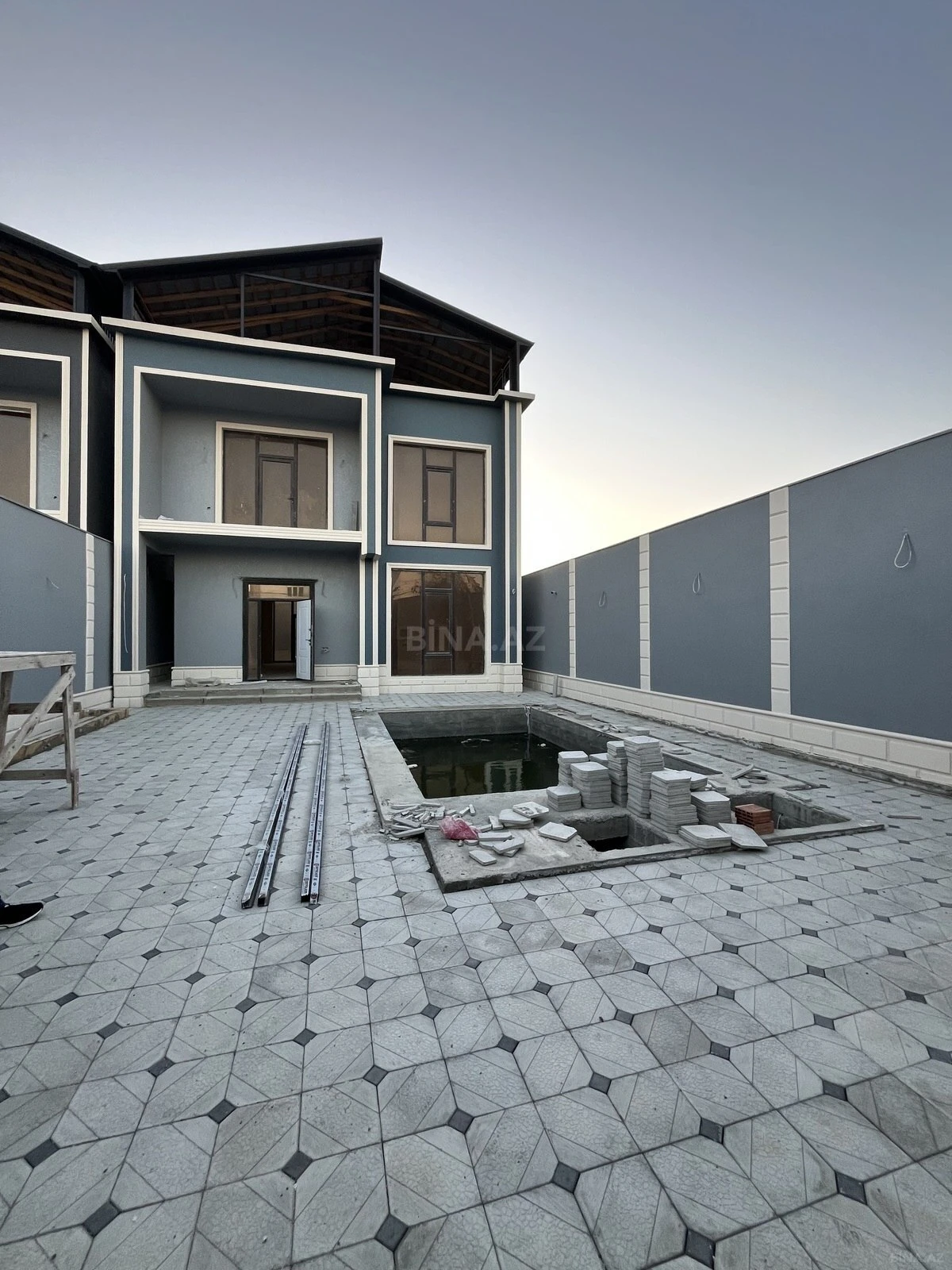 Satılır 5 otaqlı həyət evi 195 m²