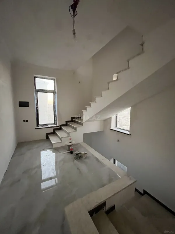 Satılır 5 otaqlı həyət evi 195 m²