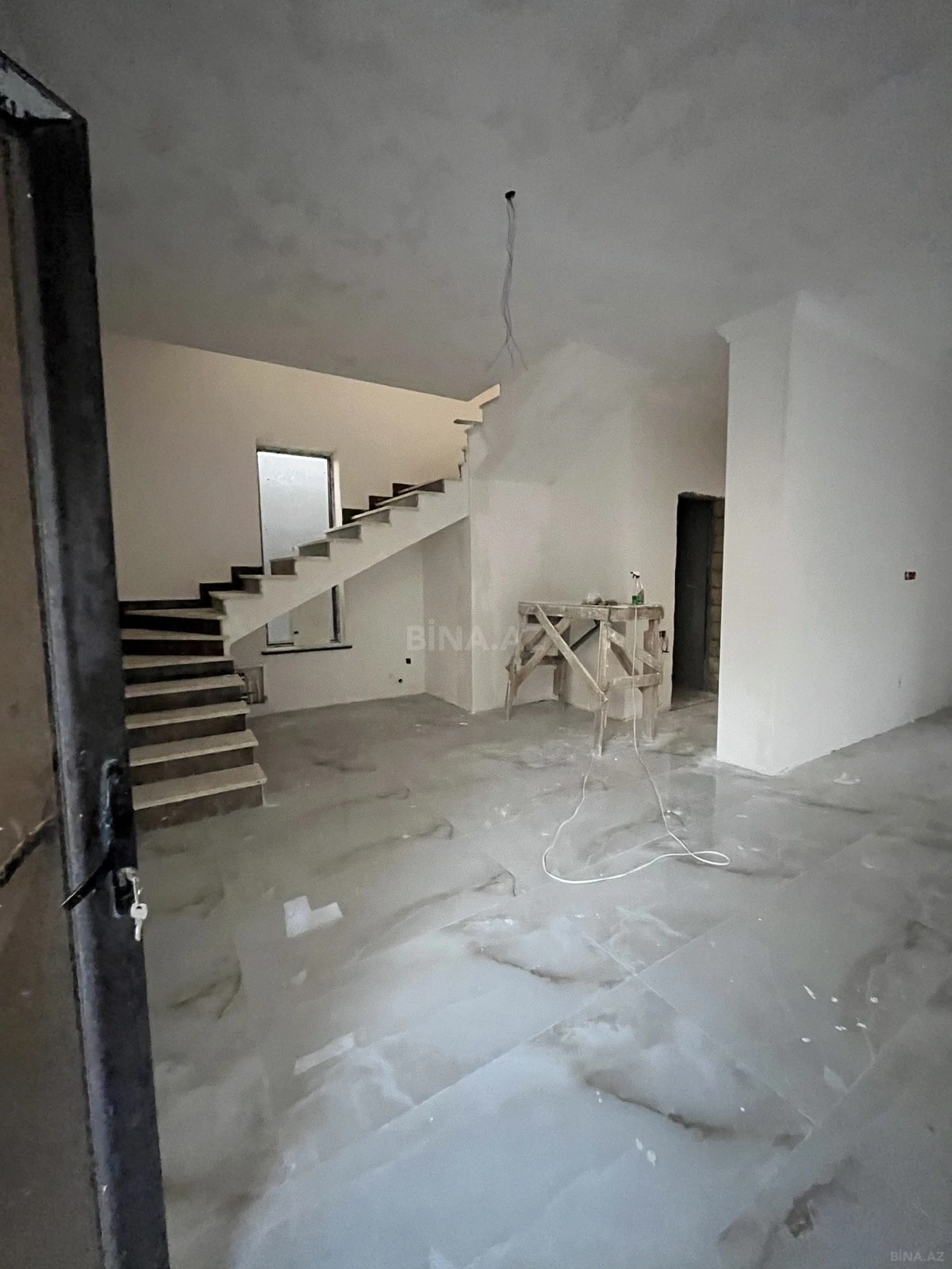 Satılır 5 otaqlı həyət evi 195 m²