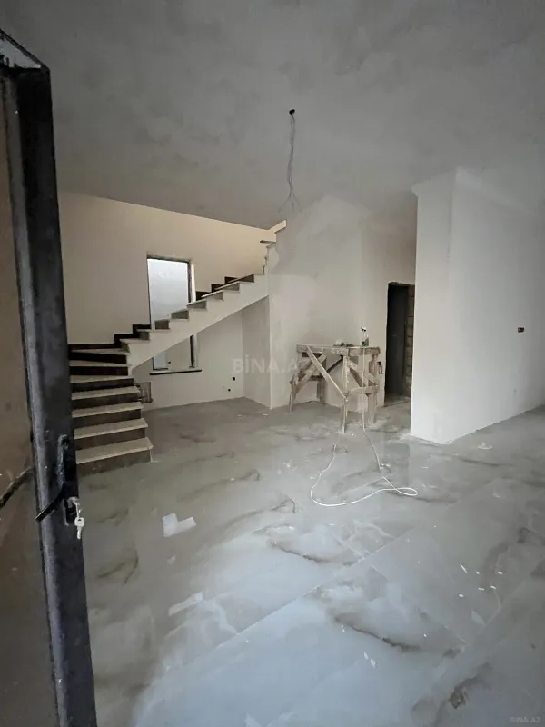 Satılır 5 otaqlı həyət evi 195 m²