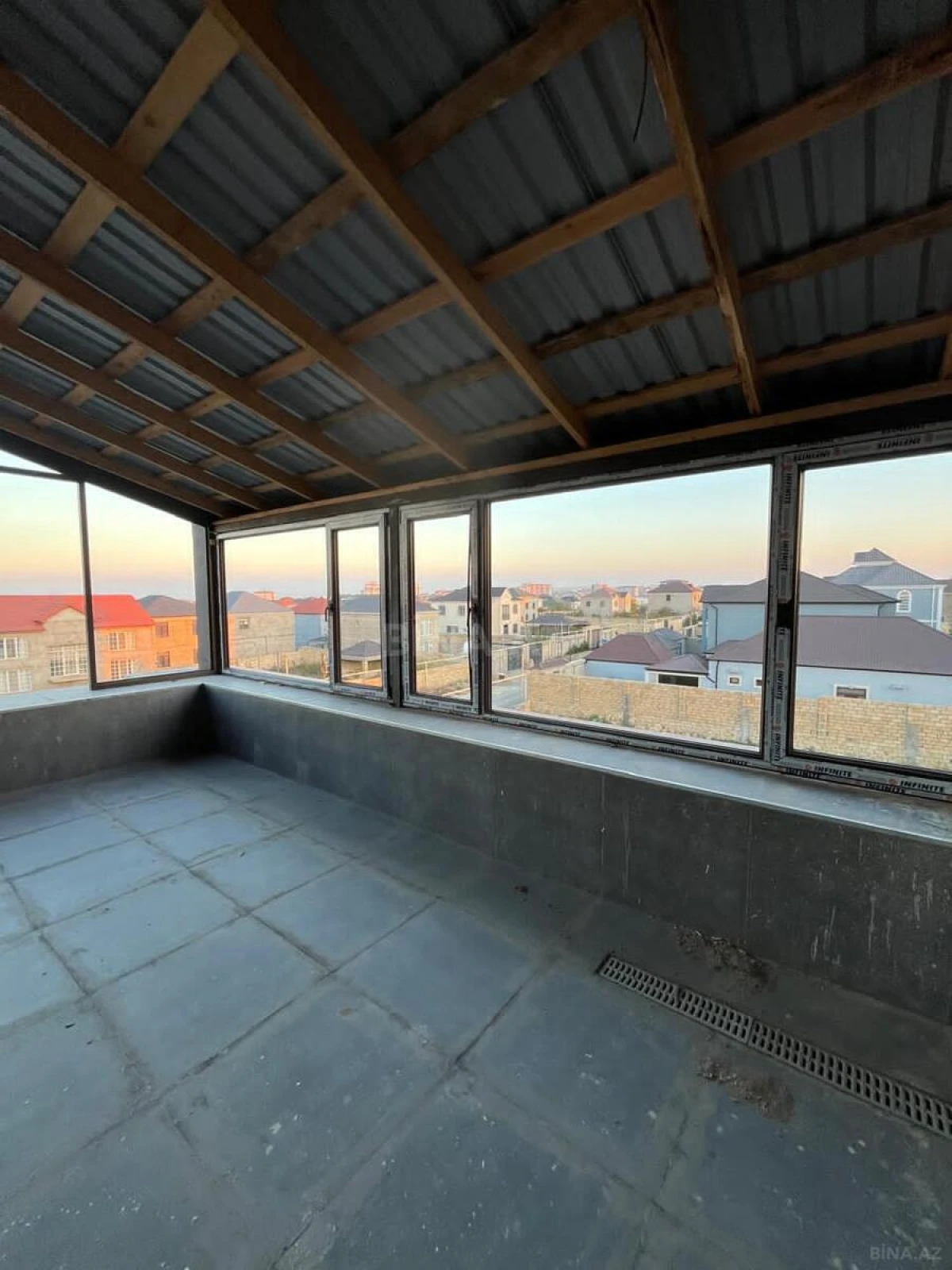 Satılır 4 otaqlı həyət evi 195 m²