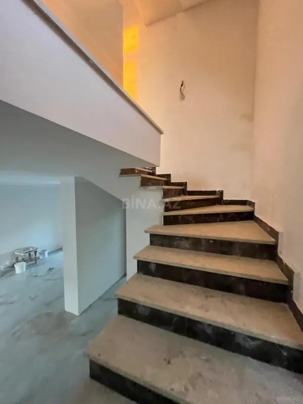 Satılır 4 otaqlı həyət evi 195 m²