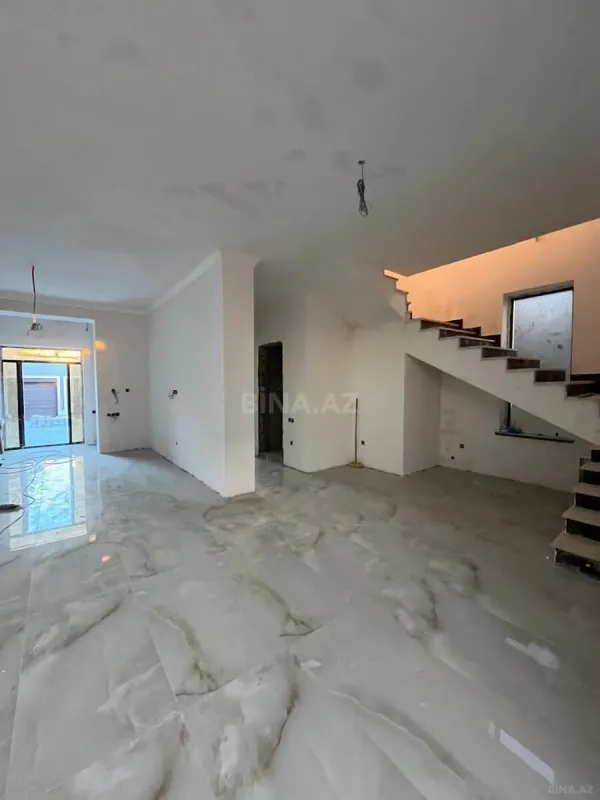 Satılır 4 otaqlı həyət evi 195 m²