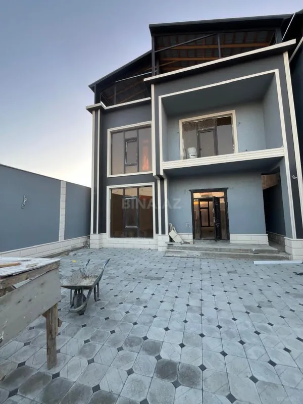Satılır 4 otaqlı həyət evi 195 m²