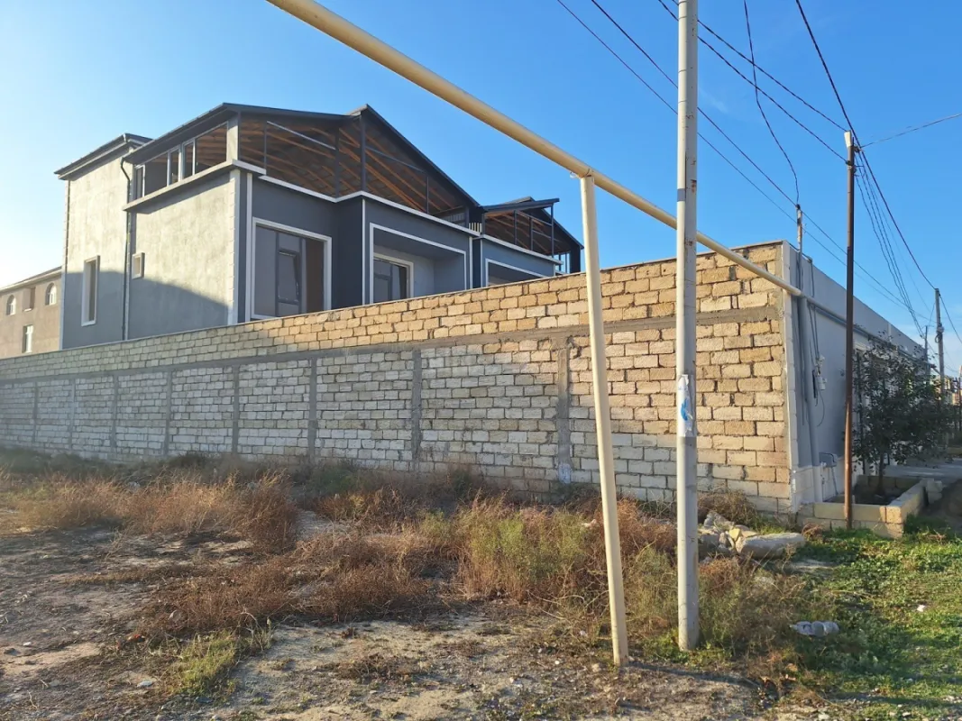 Satılır 4 otaqlı həyət evi 195 m²