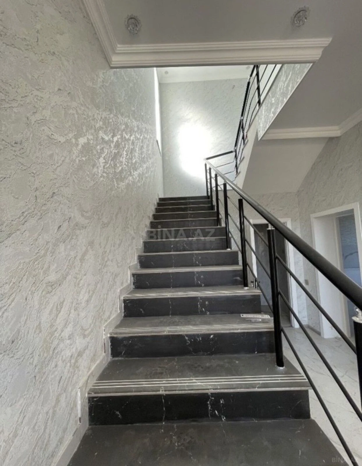 Satılır 4 otaqlı həyət evi 145 m²