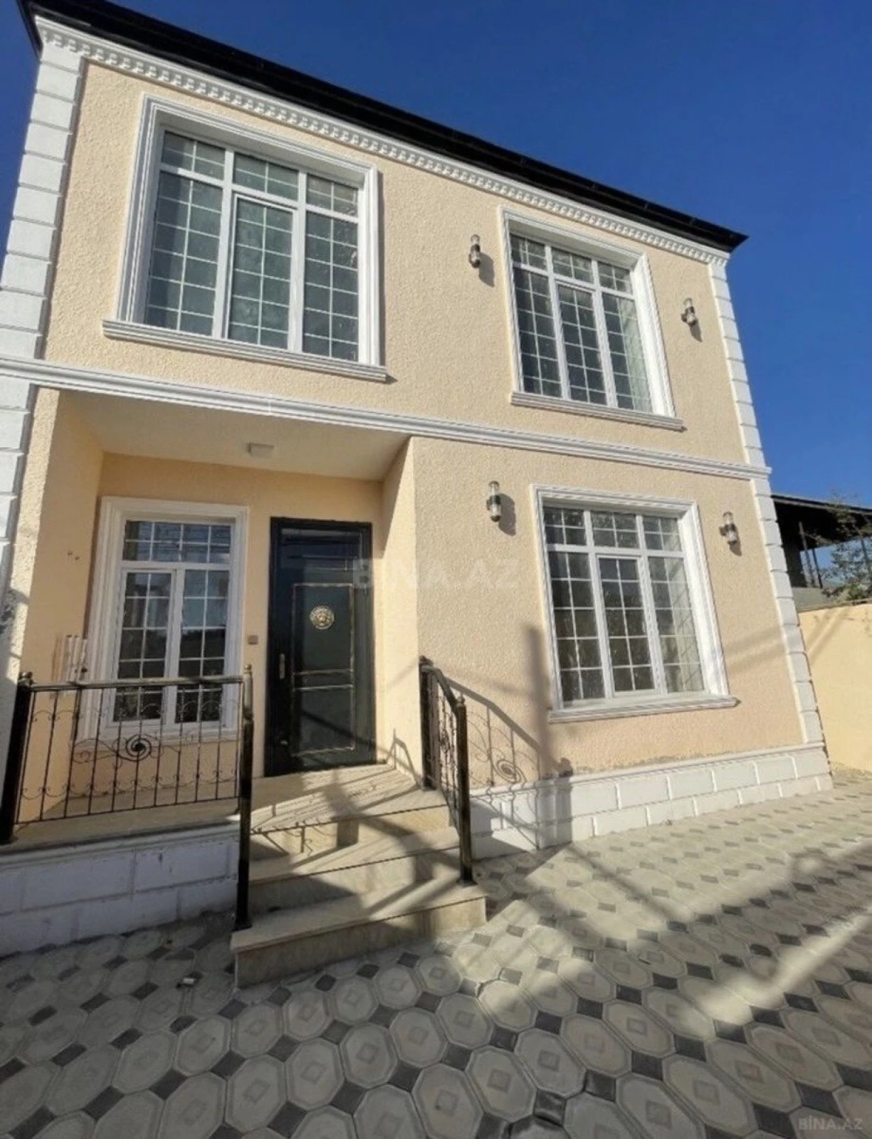 Satılır 4 otaqlı həyət evi 145 m²