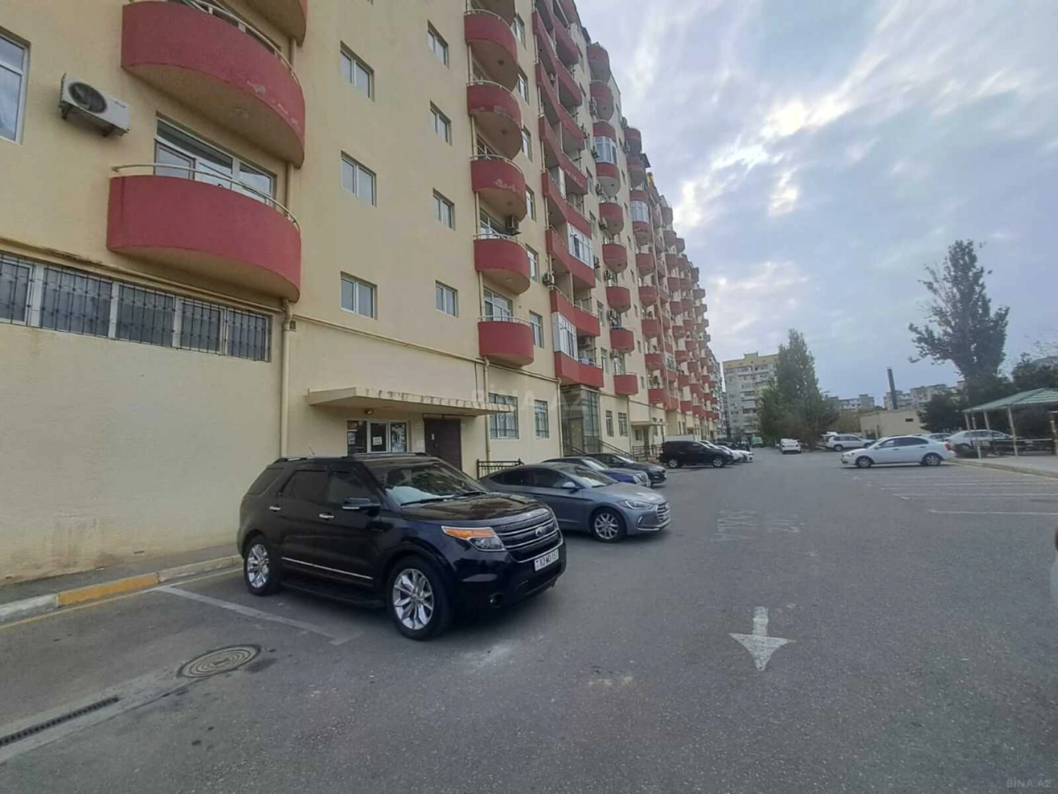 Satılır 3 otaqlı mənzil 93 m²