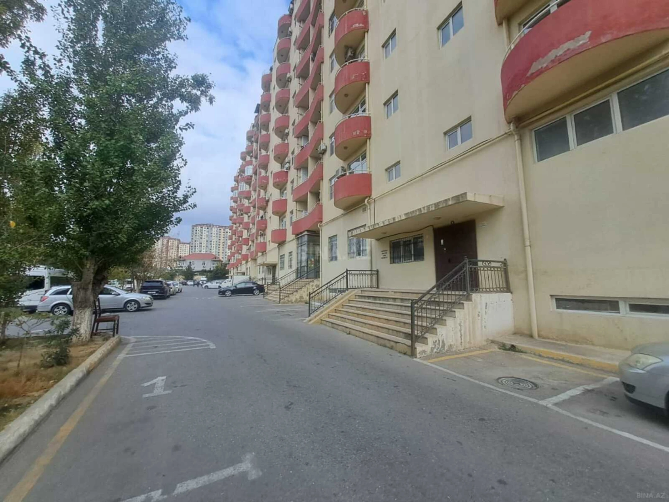 Satılır 3 otaqlı mənzil 93 m²