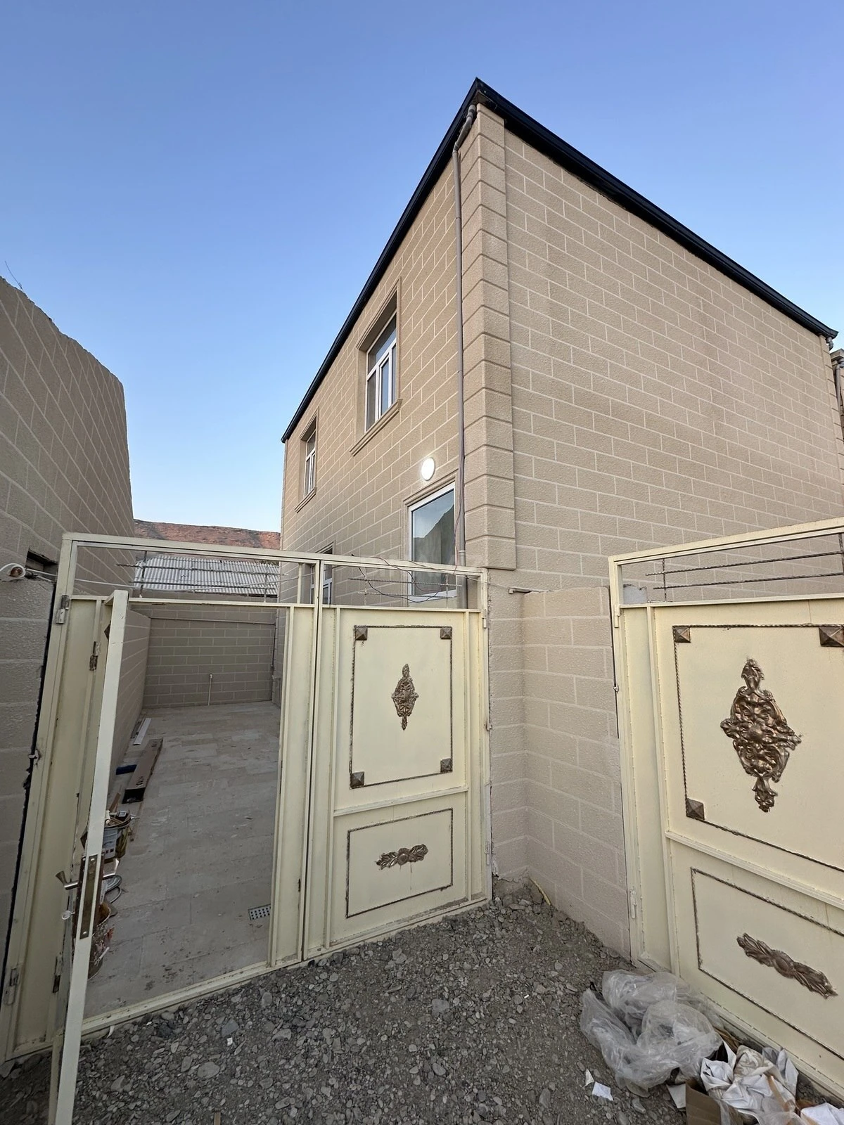 Satılır 4 otaqlı həyət evi 135 m²