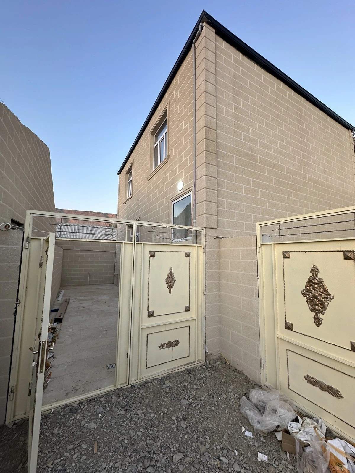 Satılır 4 otaqlı həyət evi 135 m²