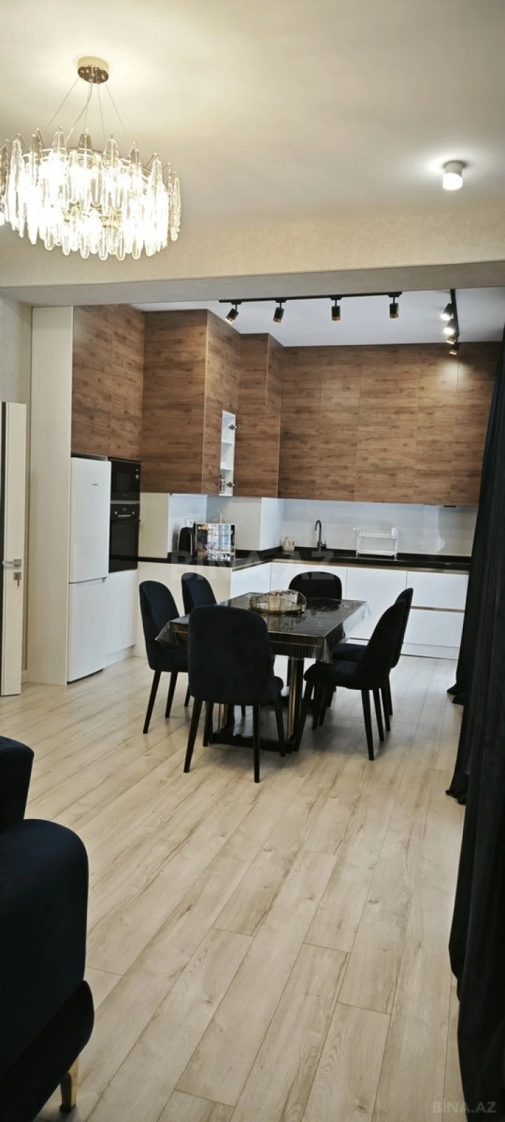 Satılır 2 otaqlı mənzil 107 m²