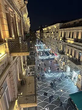 Satılır 6 otaqlı mənzil 320 m²