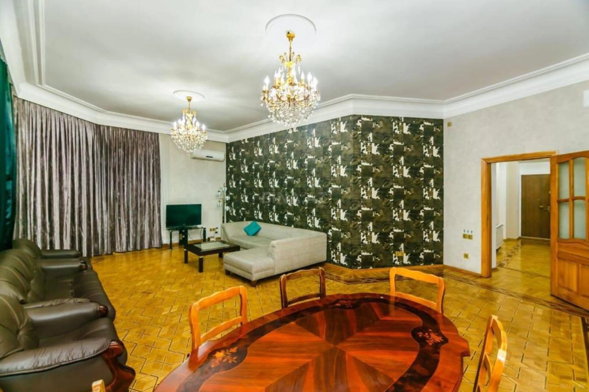 Satılır 6 otaqlı mənzil 320 m²