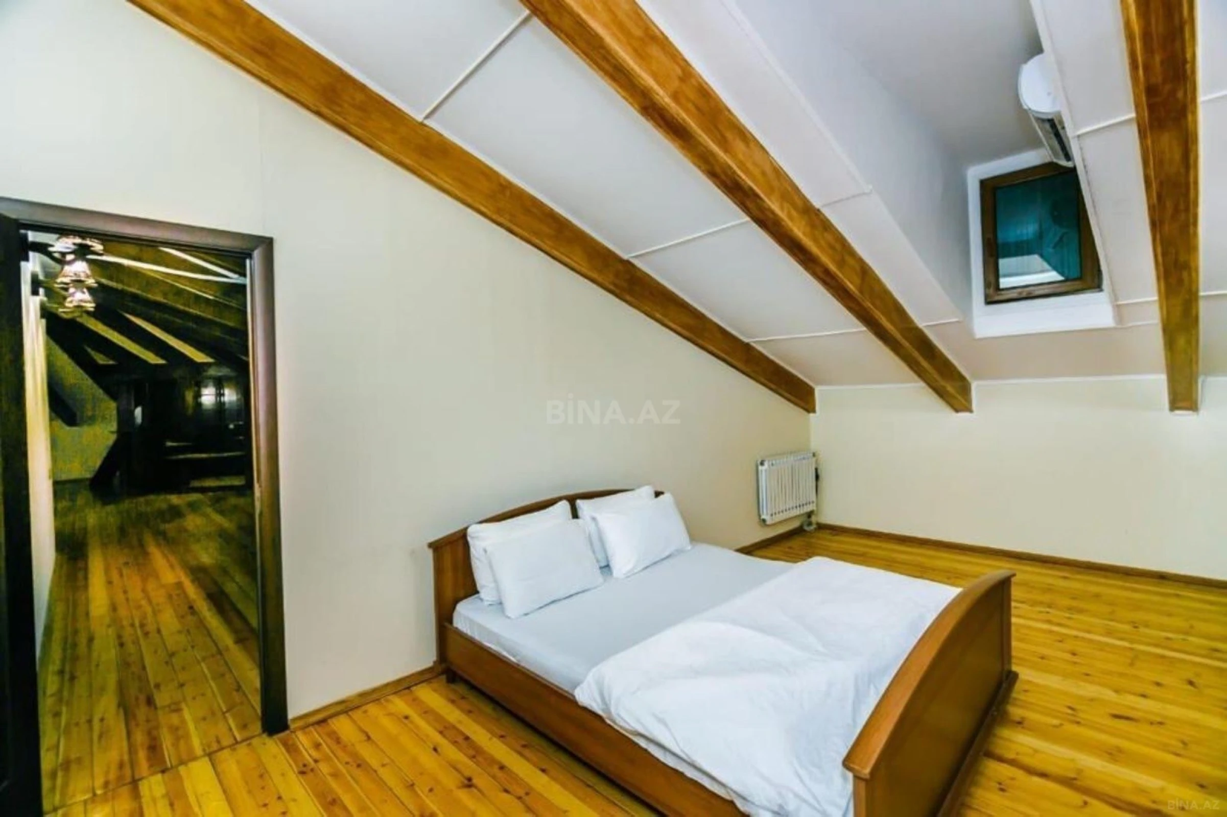 Satılır 6 otaqlı mənzil 320 m²