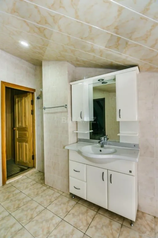 Satılır 6 otaqlı mənzil 320 m²