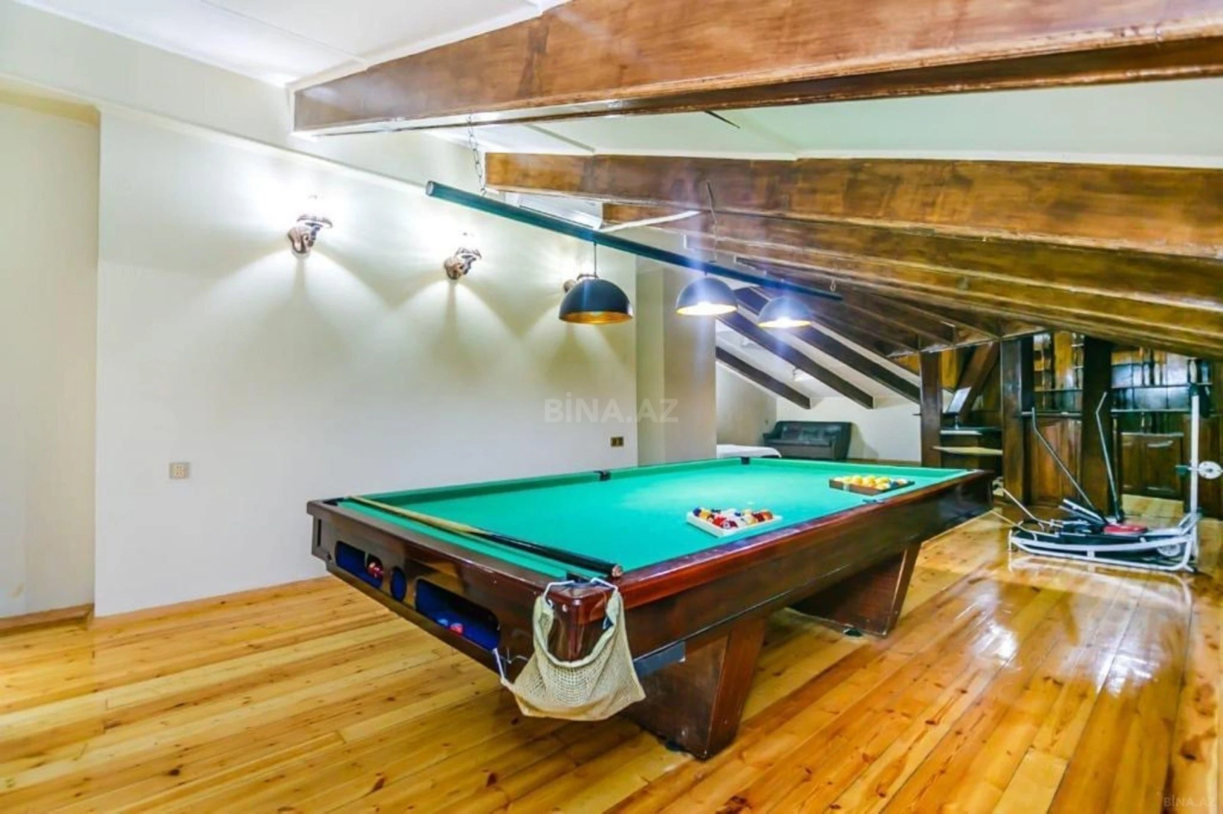 Satılır 6 otaqlı mənzil 320 m²