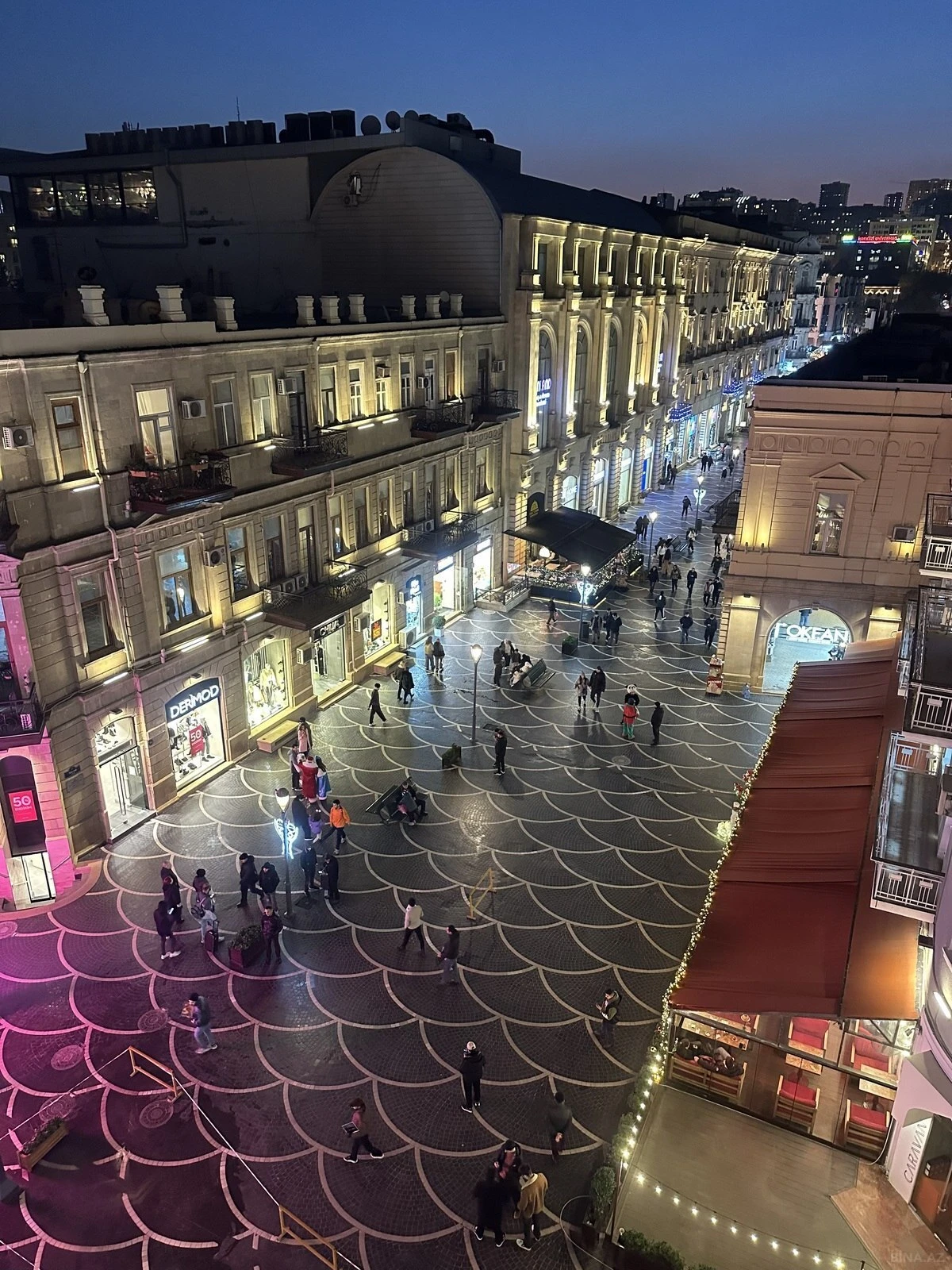 Satılır 6 otaqlı mənzil 320 m²