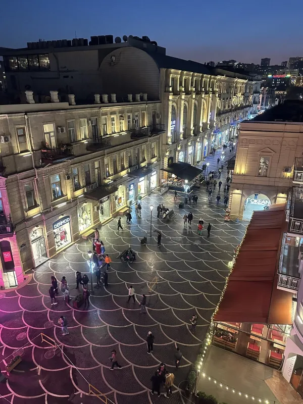 Satılır 6 otaqlı mənzil 320 m²