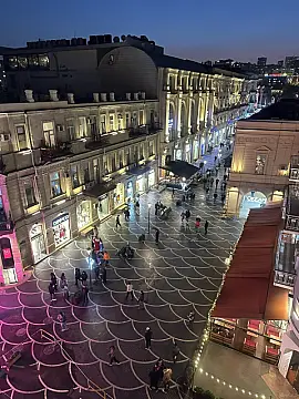 Satılır 6 otaqlı mənzil 320 m²