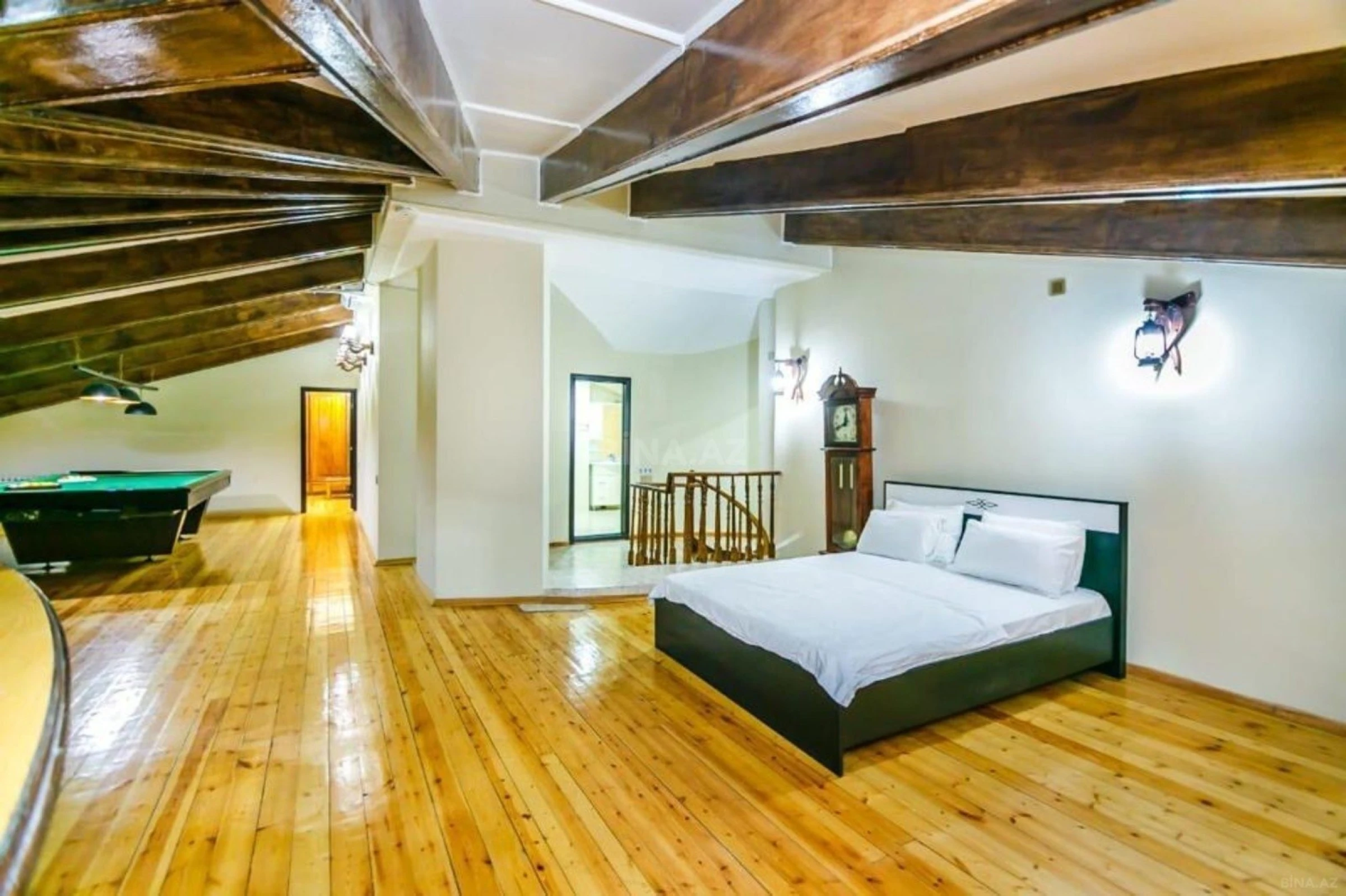 Satılır 6 otaqlı mənzil 320 m²