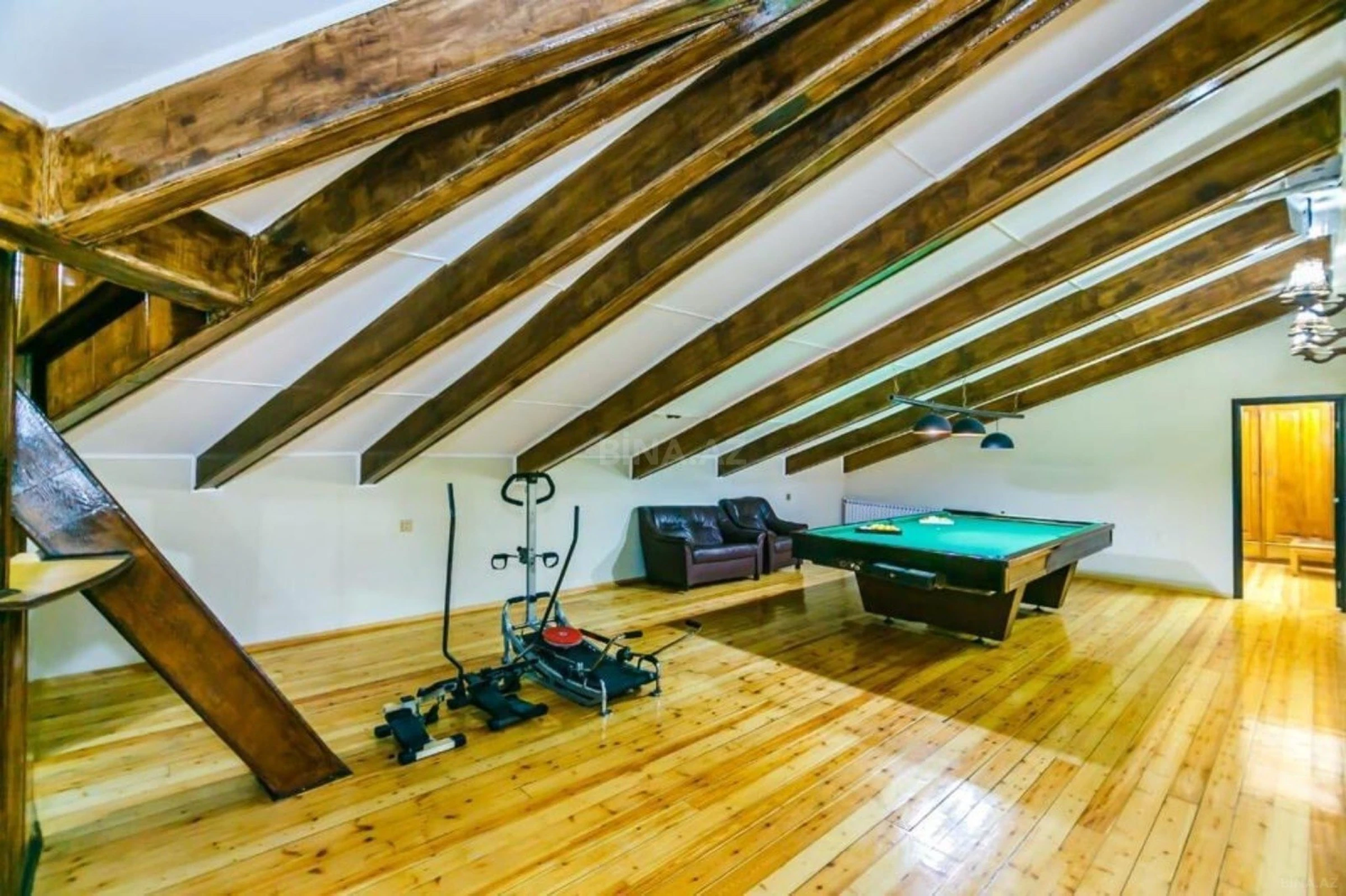 Satılır 6 otaqlı mənzil 320 m²