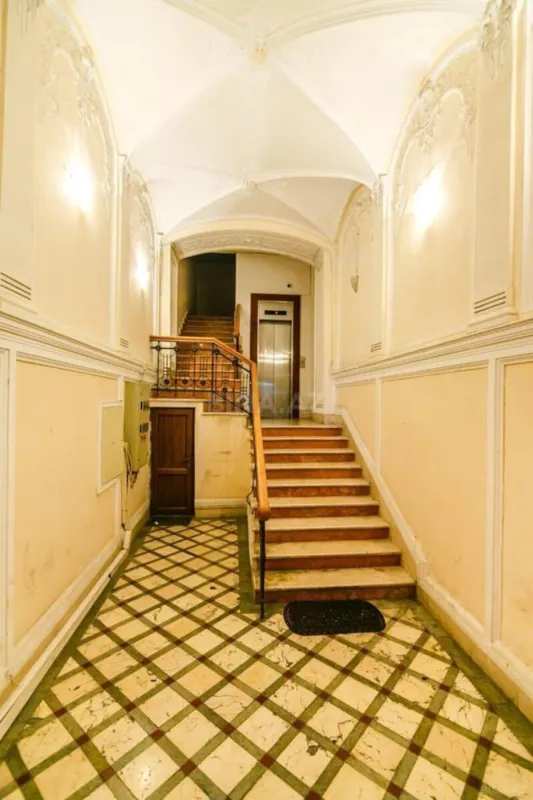 Satılır 6 otaqlı mənzil 320 m²