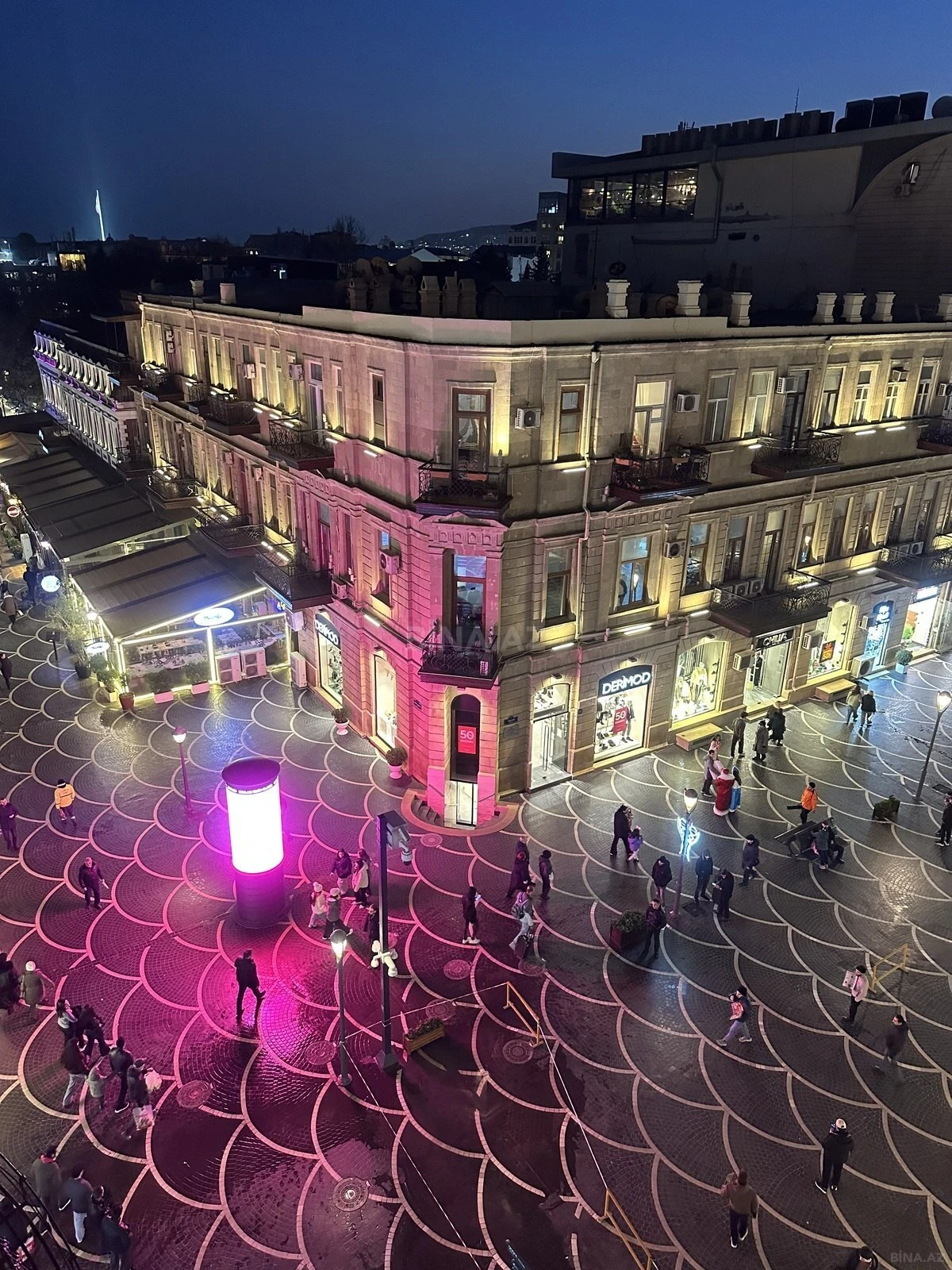 Satılır 6 otaqlı mənzil 320 m²