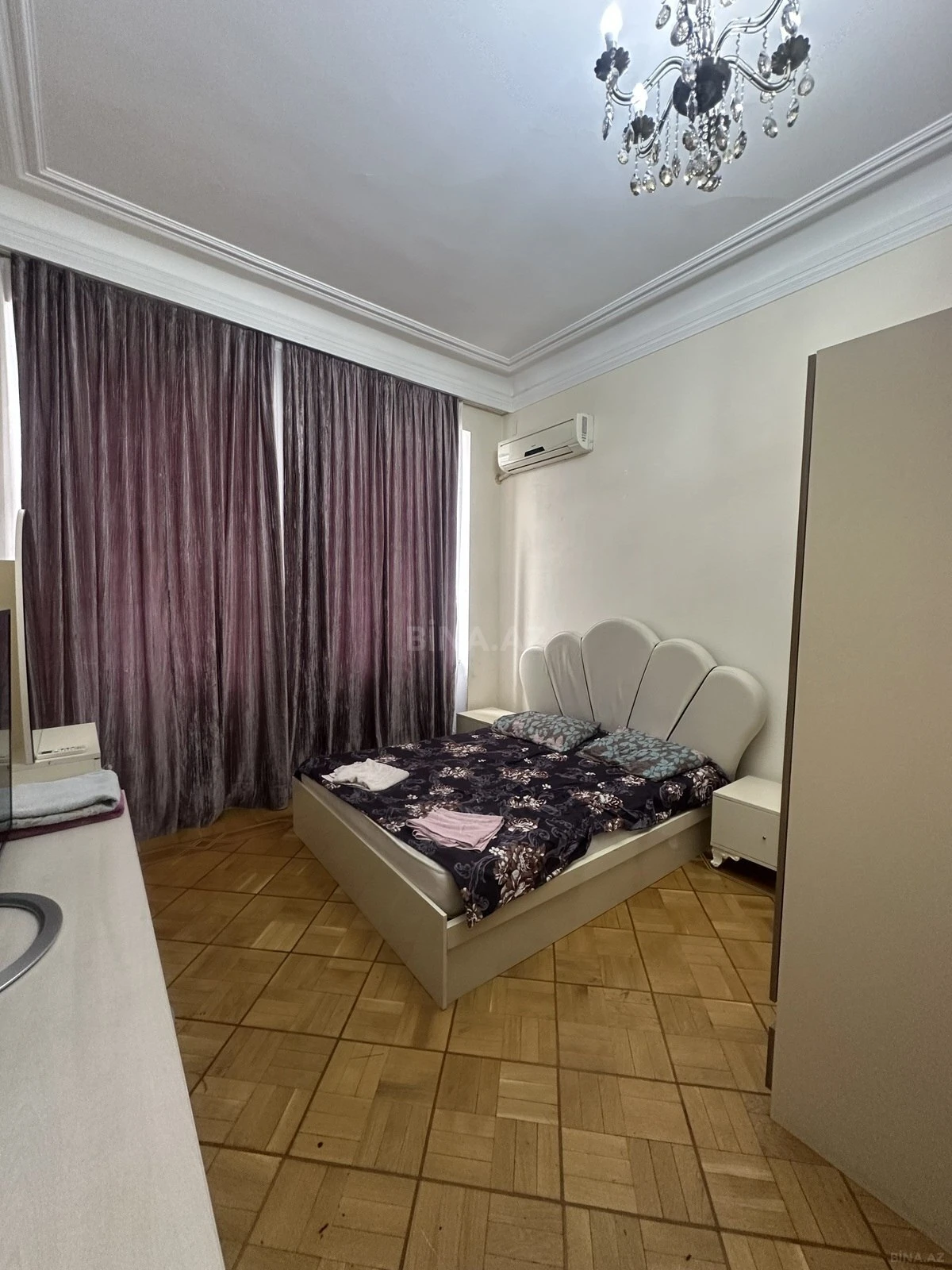 Satılır 6 otaqlı mənzil 320 m²