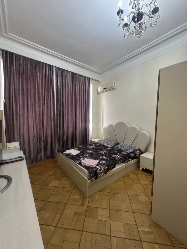 Satılır 6 otaqlı mənzil 320 m²