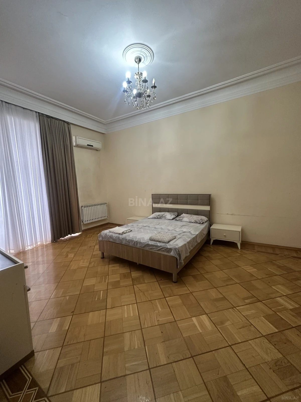 Satılır 6 otaqlı mənzil 320 m²
