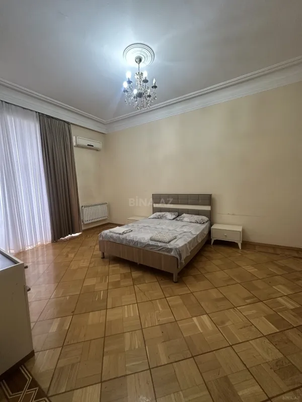 Satılır 6 otaqlı mənzil 320 m²