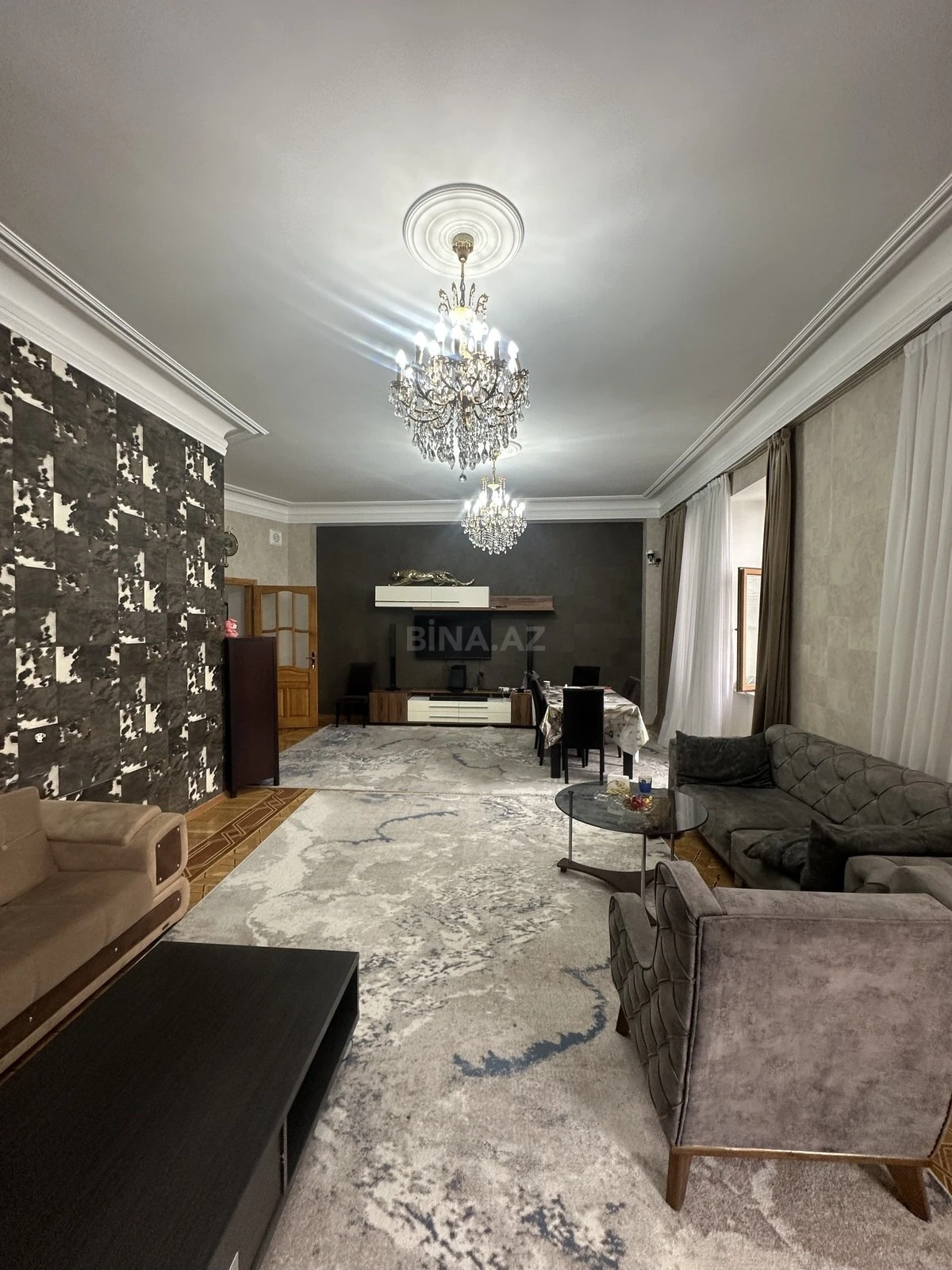 Satılır 6 otaqlı mənzil 320 m²