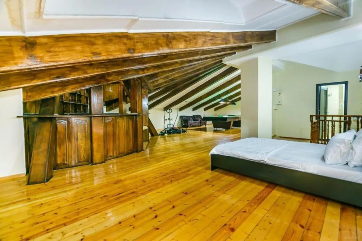 Satılır 6 otaqlı mənzil 320 m²