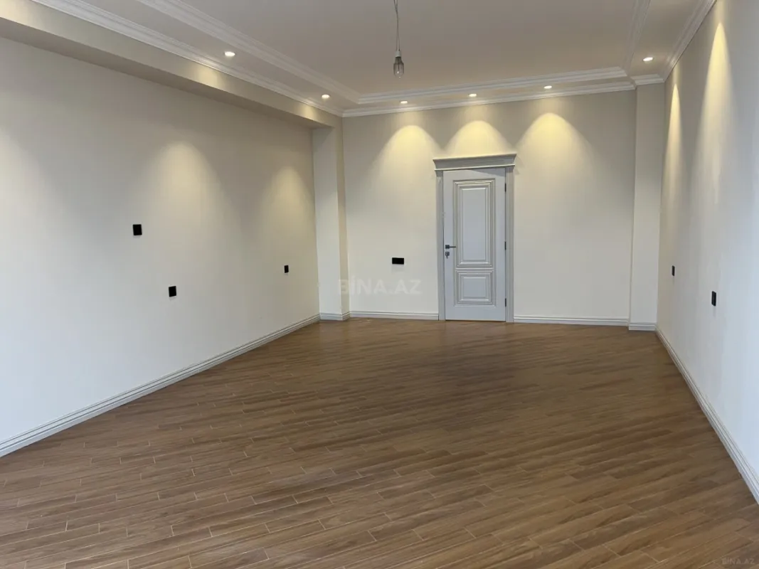 Satılır 4 otaqlı mənzil 200 m²