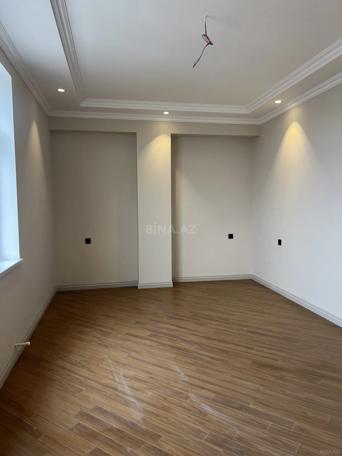 Satılır 4 otaqlı mənzil 200 m²