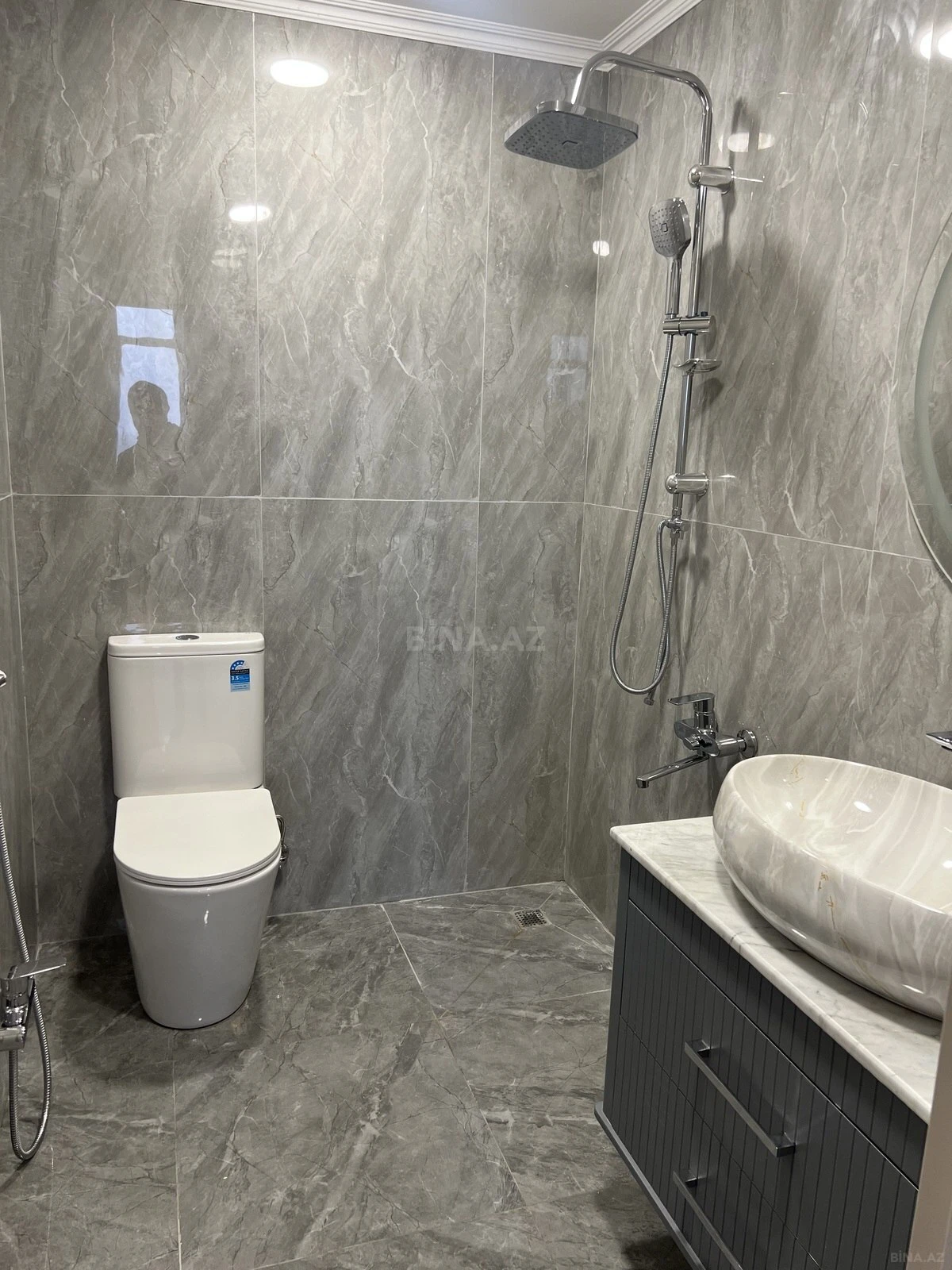 Satılır 4 otaqlı mənzil 200 m²