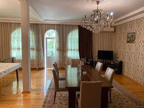 Satılır 5 otaqlı həyət evi 240 m²