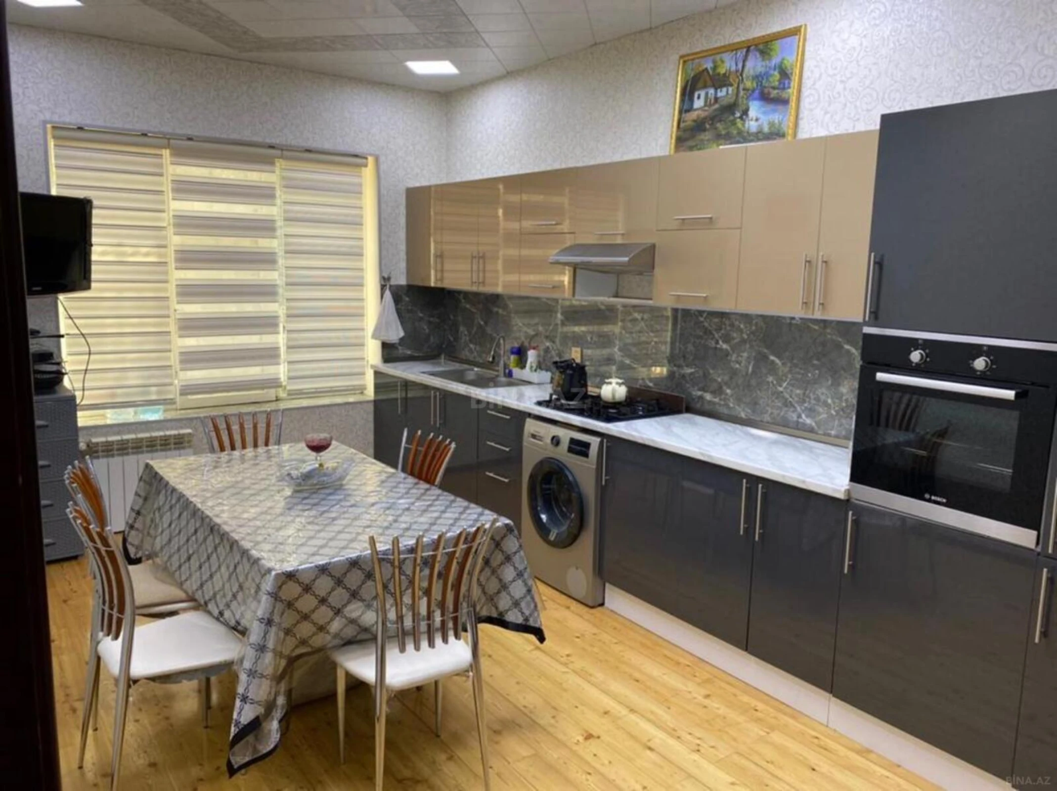 Satılır 5 otaqlı həyət evi 240 m²