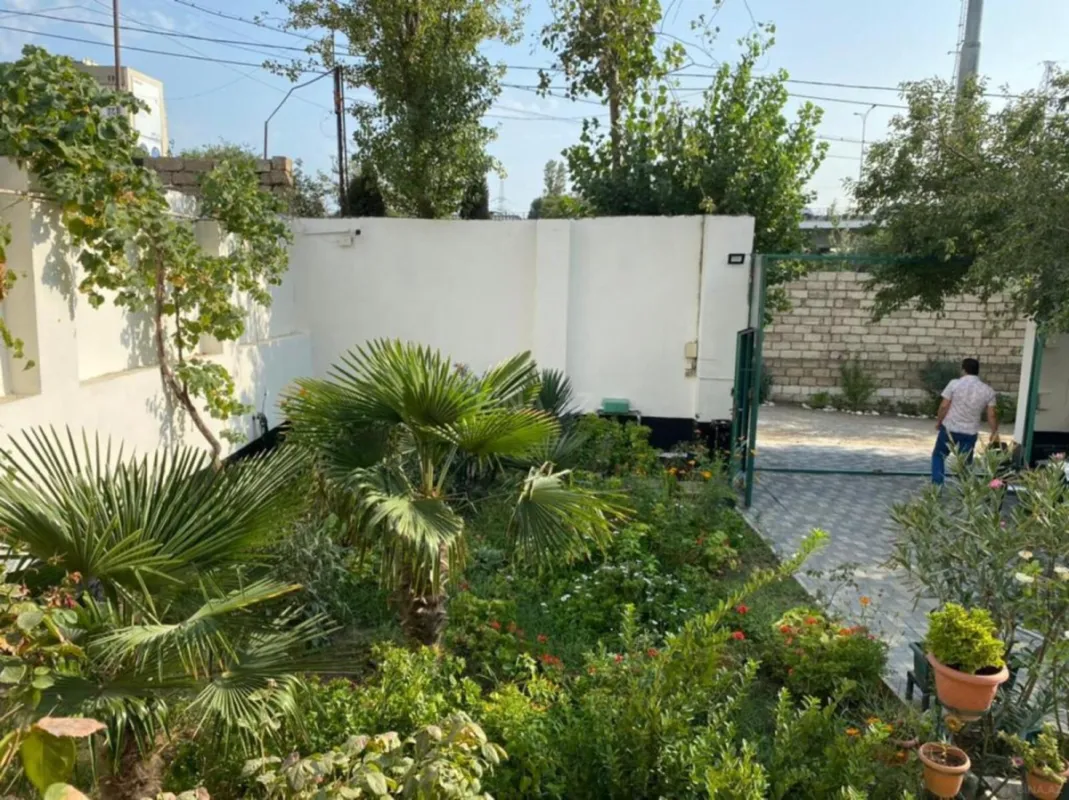 Satılır 5 otaqlı həyət evi 240 m²