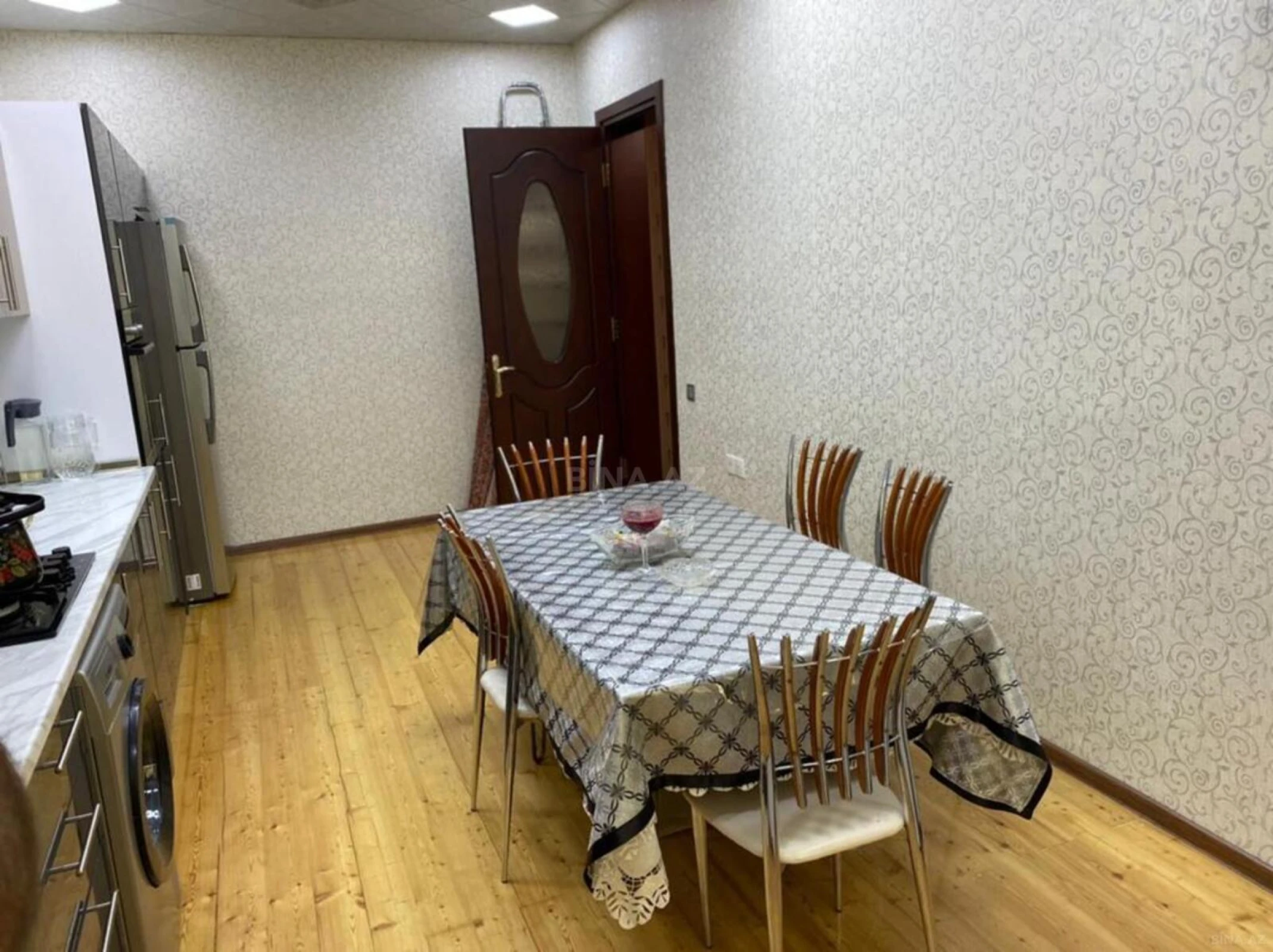 Satılır 5 otaqlı həyət evi 240 m²