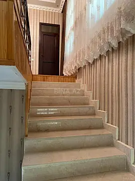 Satılır 5 otaqlı həyət evi 240 m²