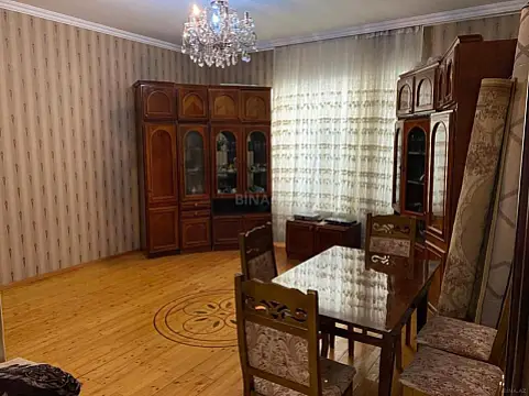 Satılır 5 otaqlı həyət evi 240 m²