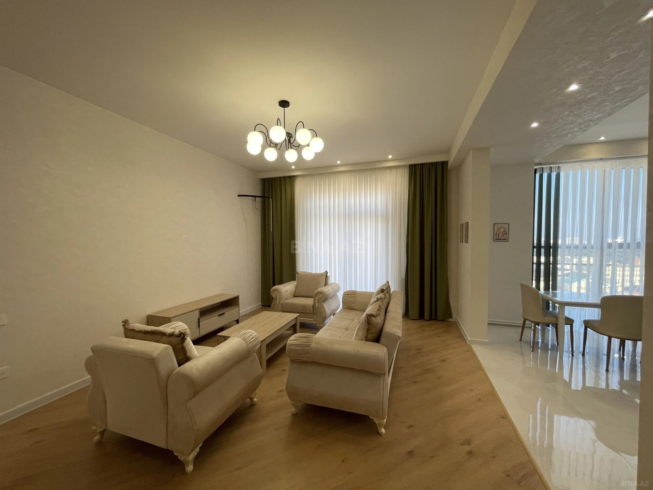 Kirayə verilir 3 otaqlı mənzil 130 m²