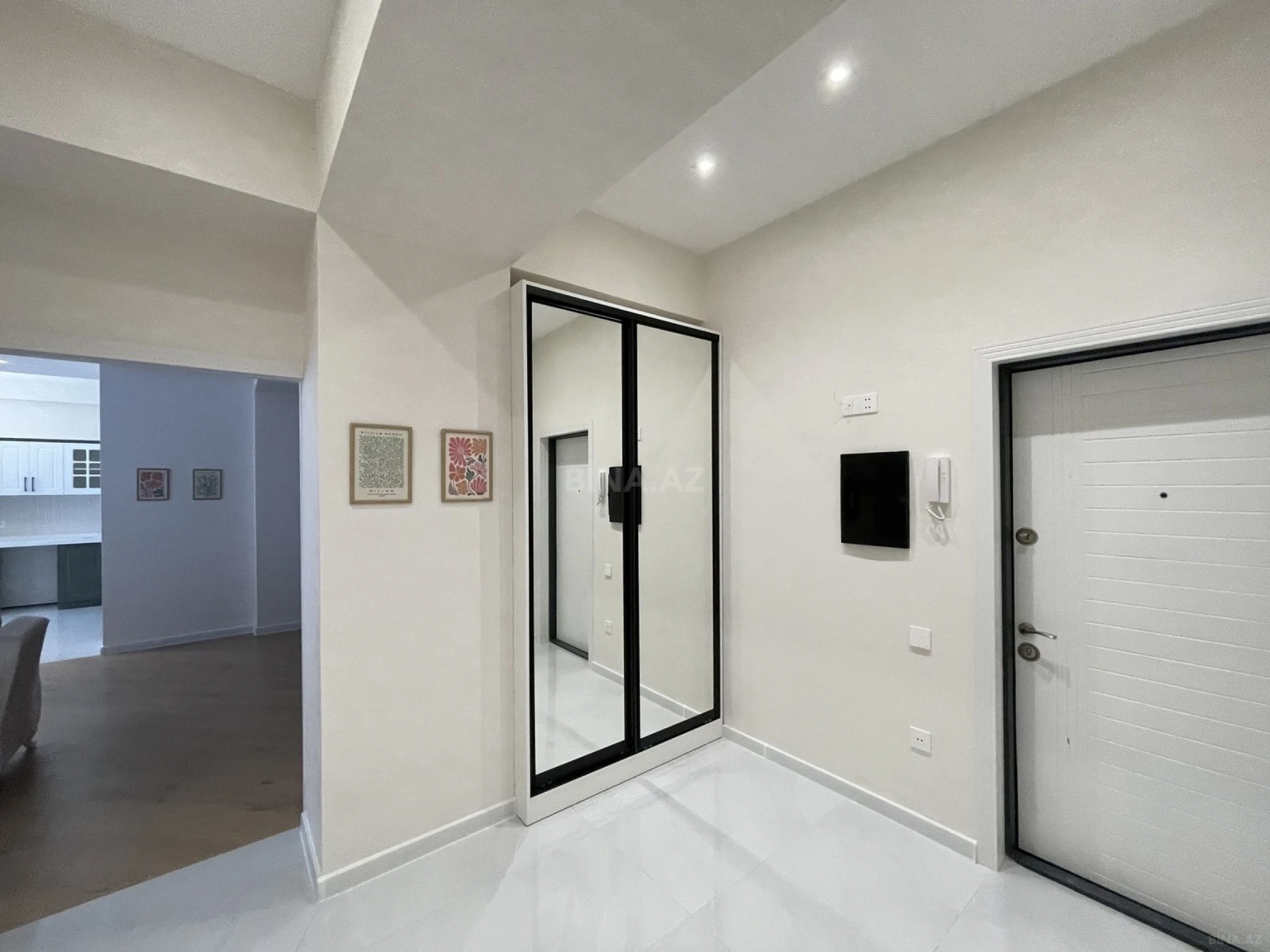 Kirayə verilir 3 otaqlı mənzil 130 m²