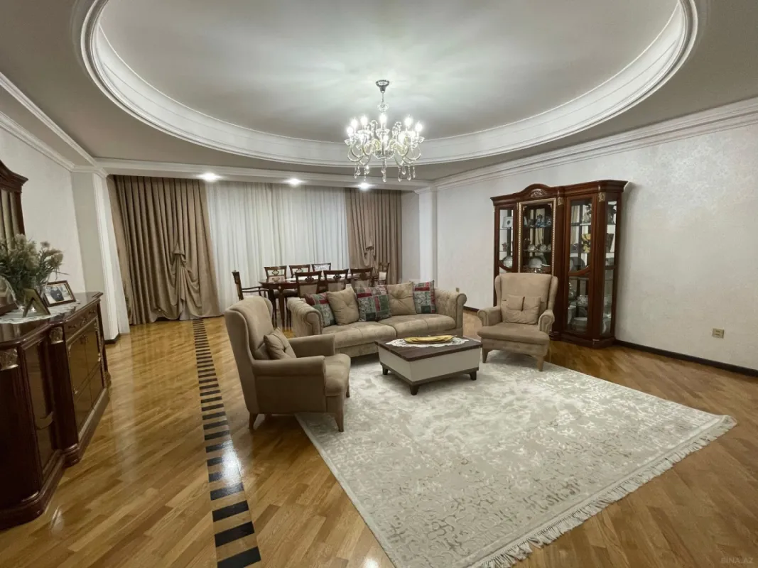 Satılır 4 otaqlı mənzil 230 m²