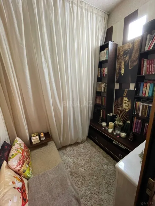 Satılır 4 otaqlı mənzil 230 m²