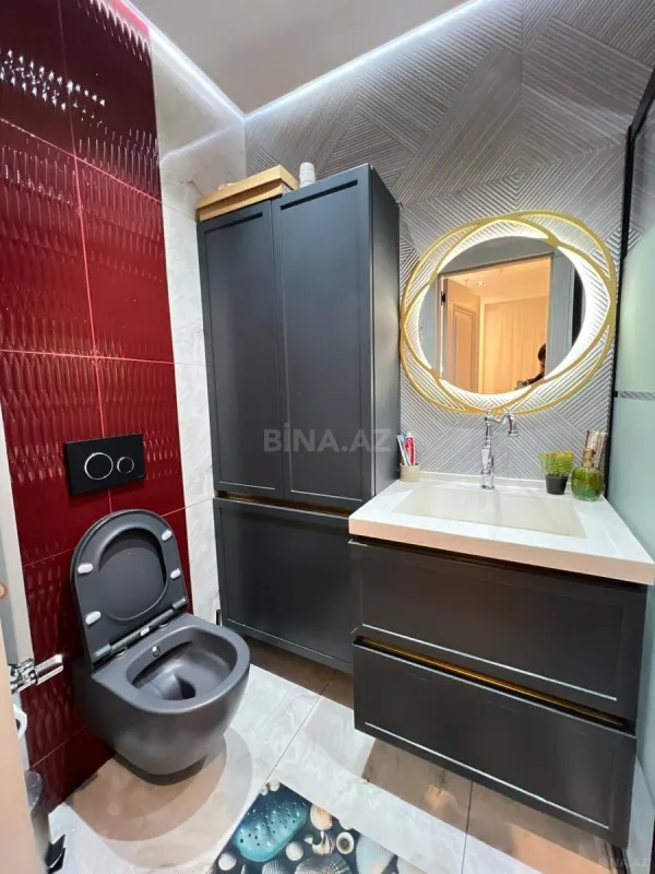 Satılır 4 otaqlı mənzil 135 m²