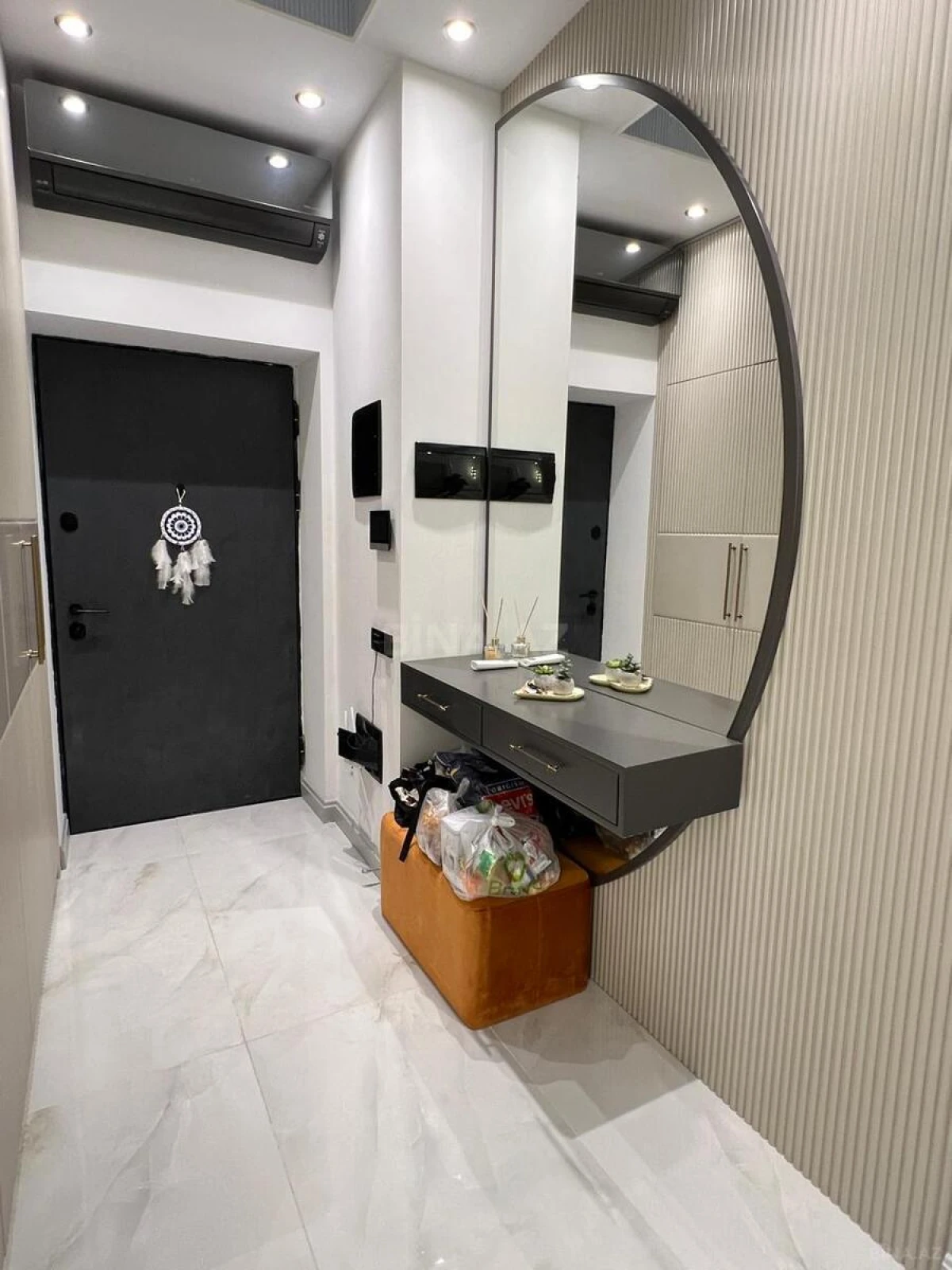 Satılır 4 otaqlı mənzil 135 m²